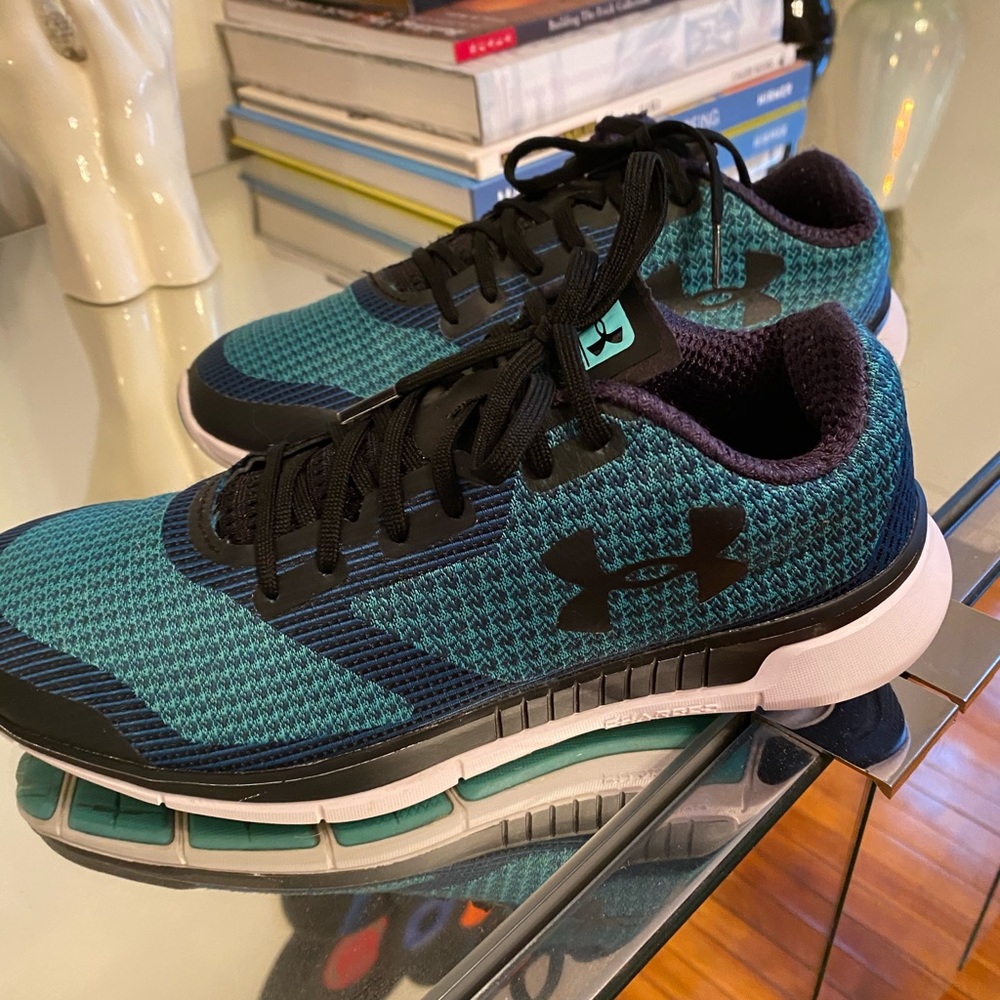 Under Armor athletic shoe in size 7.5